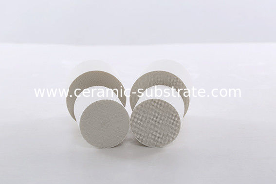 選択的な触媒作用の減少のために円形白いアルミナの陶磁器の基質